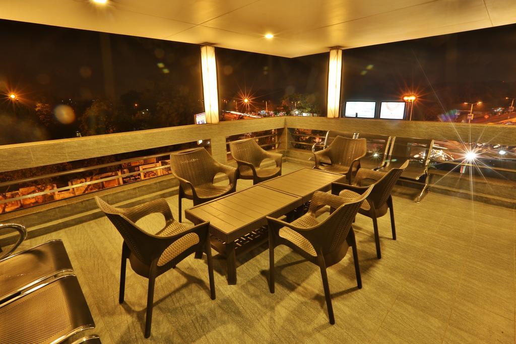Hotel Kabir Ahmedabad Exteriör bild