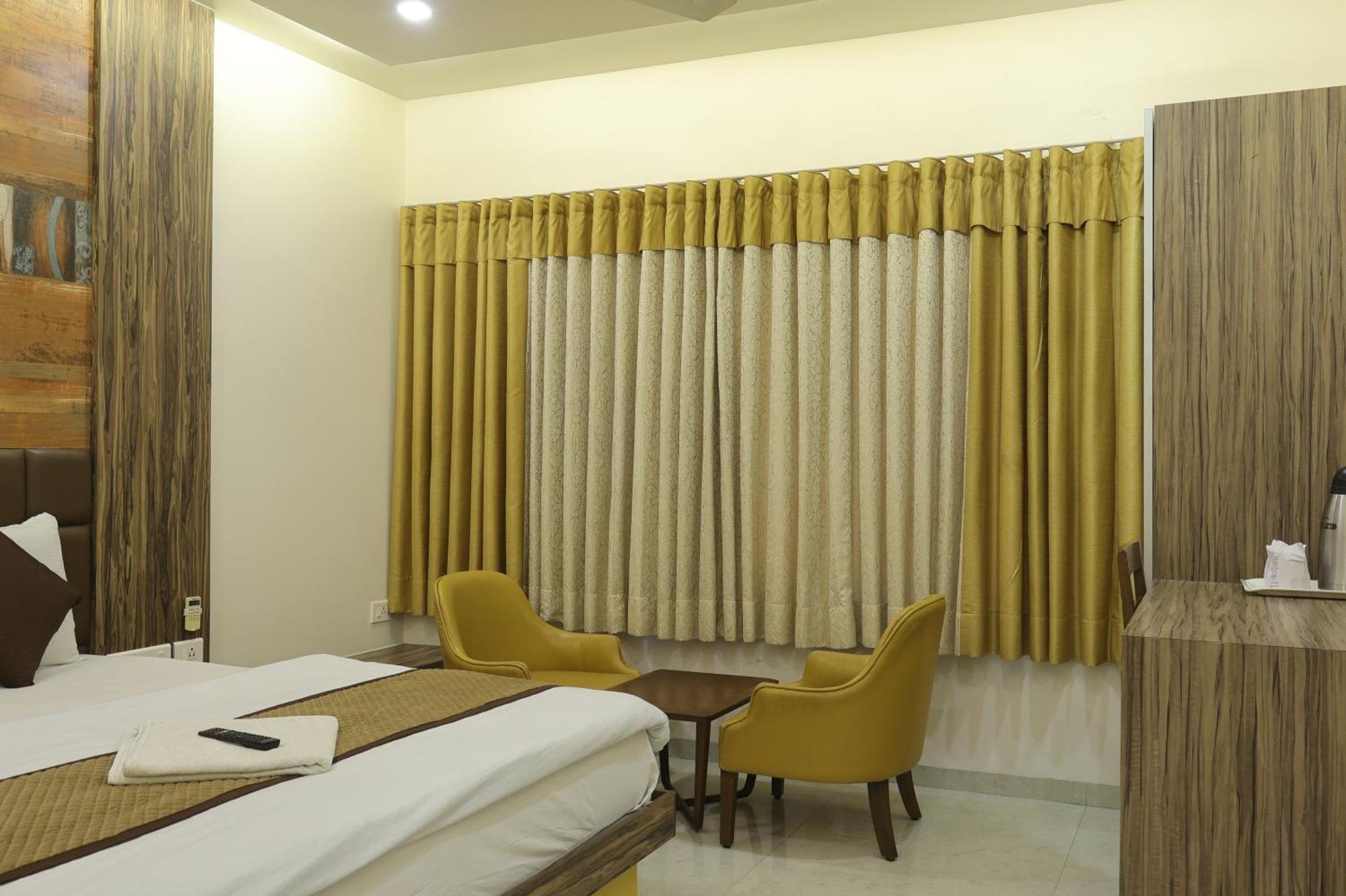 Hotel Kabir Ahmedabad Exteriör bild