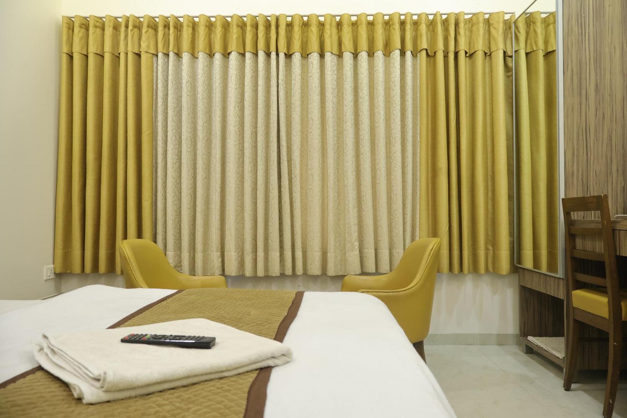 Hotel Kabir Ahmedabad Exteriör bild