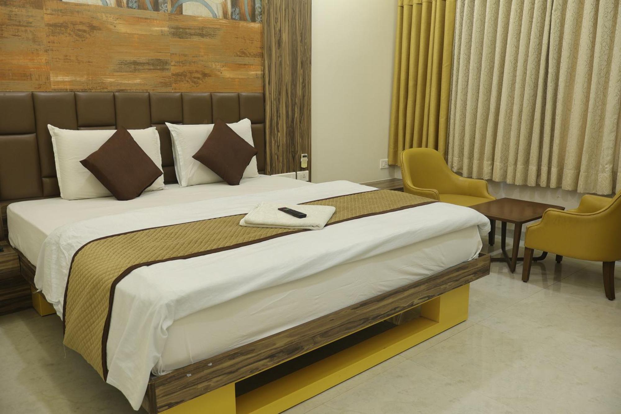 Hotel Kabir Ahmedabad Exteriör bild