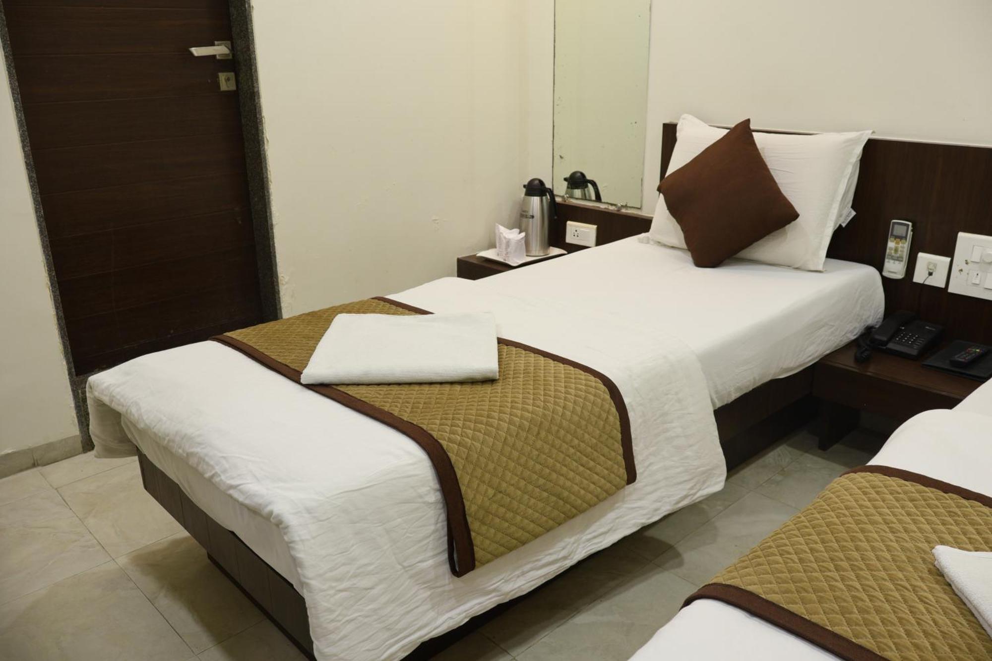 Hotel Kabir Ahmedabad Exteriör bild