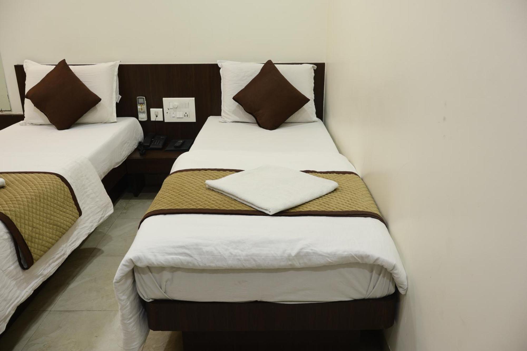 Hotel Kabir Ahmedabad Exteriör bild