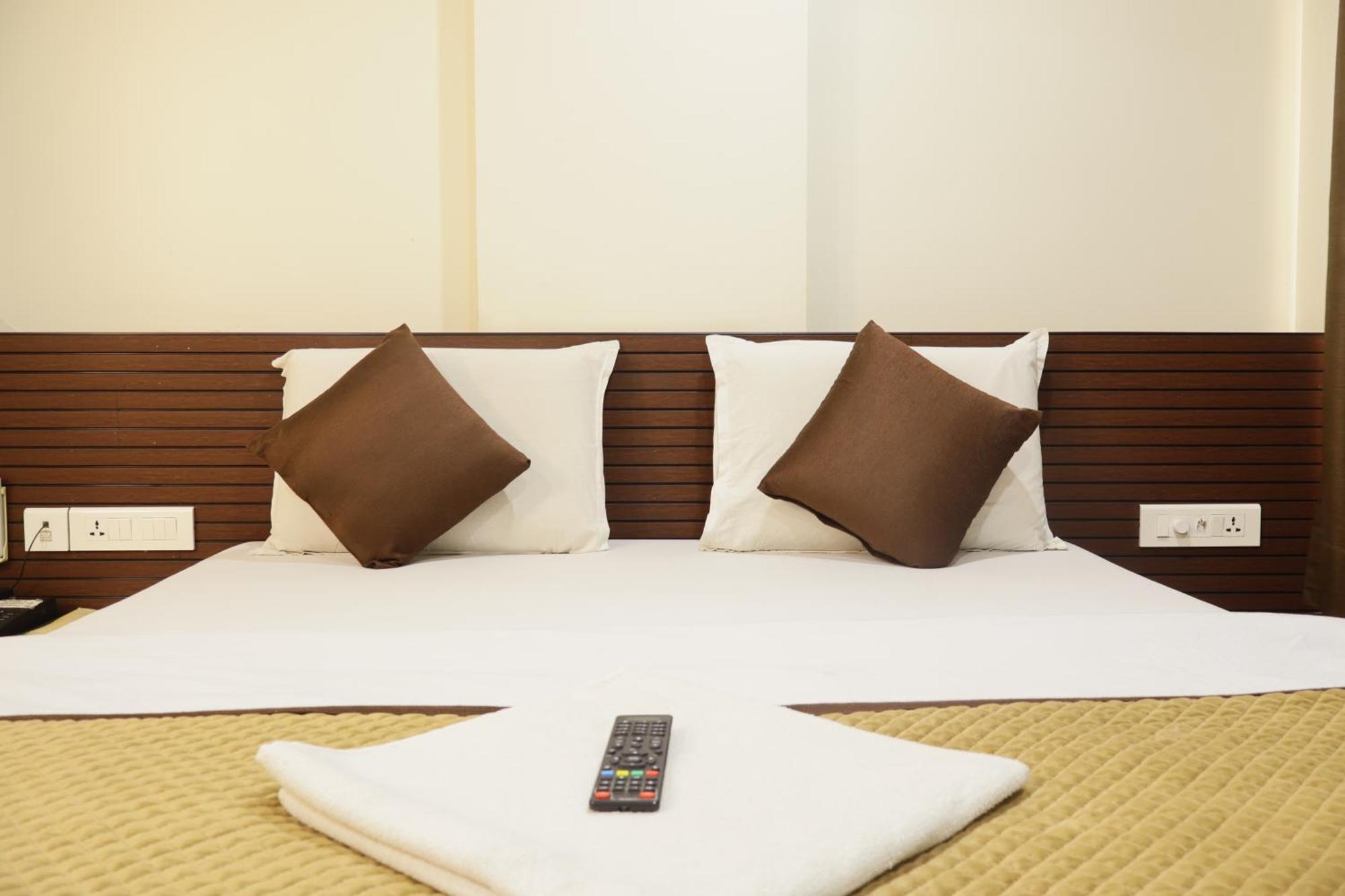 Hotel Kabir Ahmedabad Exteriör bild
