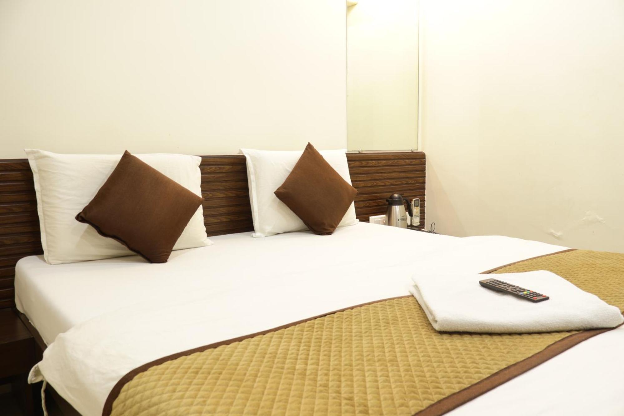 Hotel Kabir Ahmedabad Exteriör bild