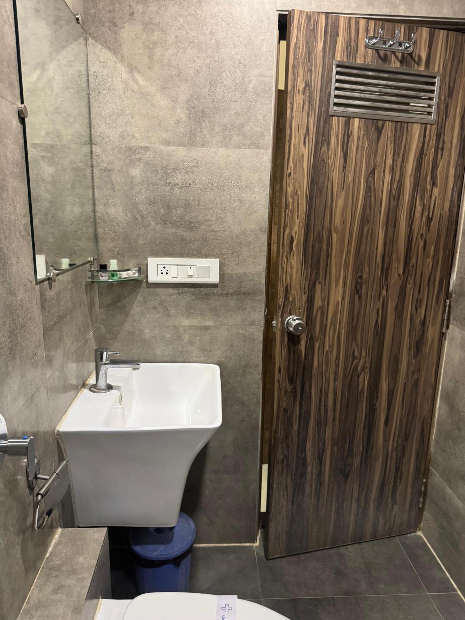 Hotel Kabir Ahmedabad Exteriör bild