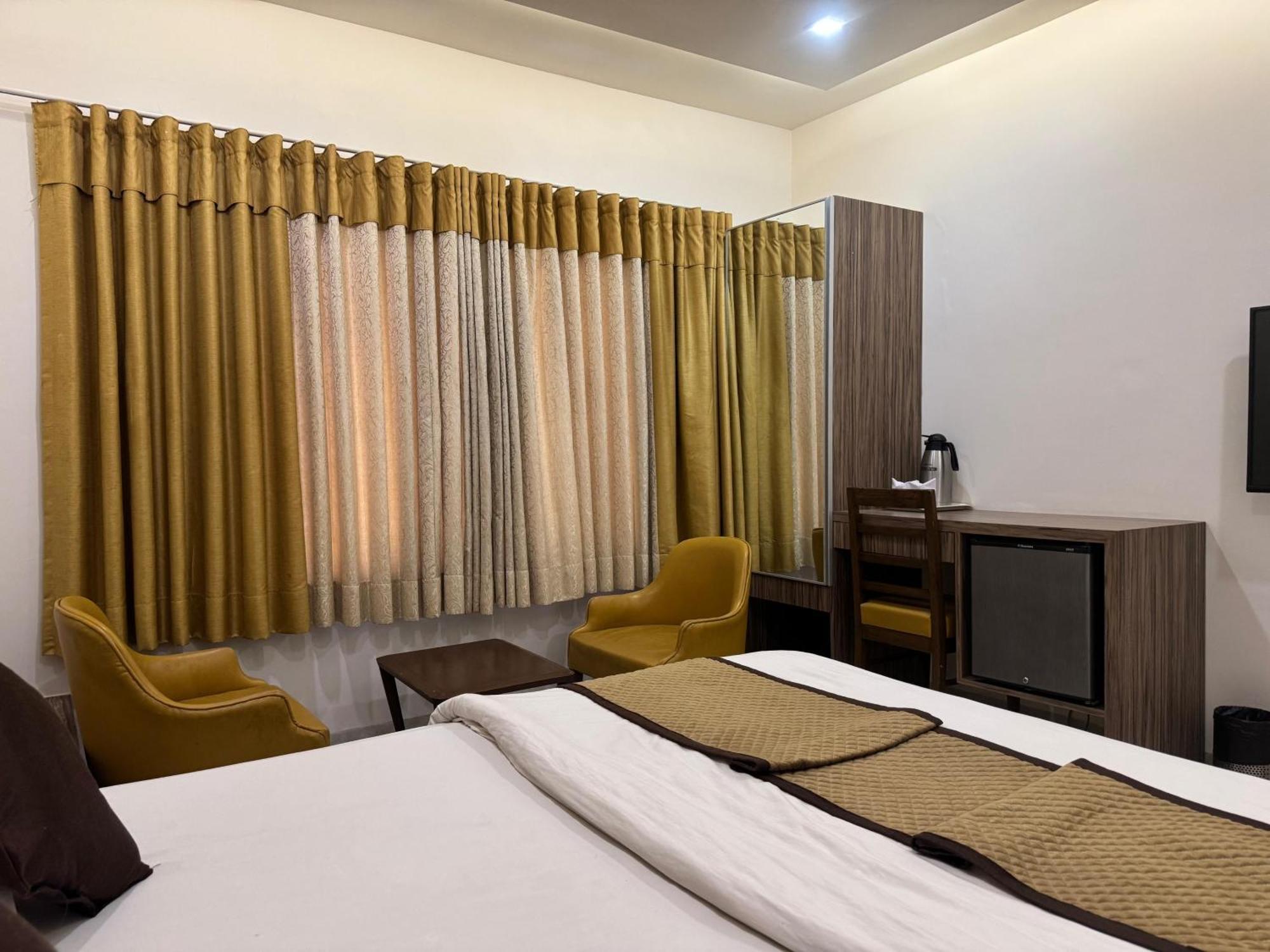 Hotel Kabir Ahmedabad Exteriör bild