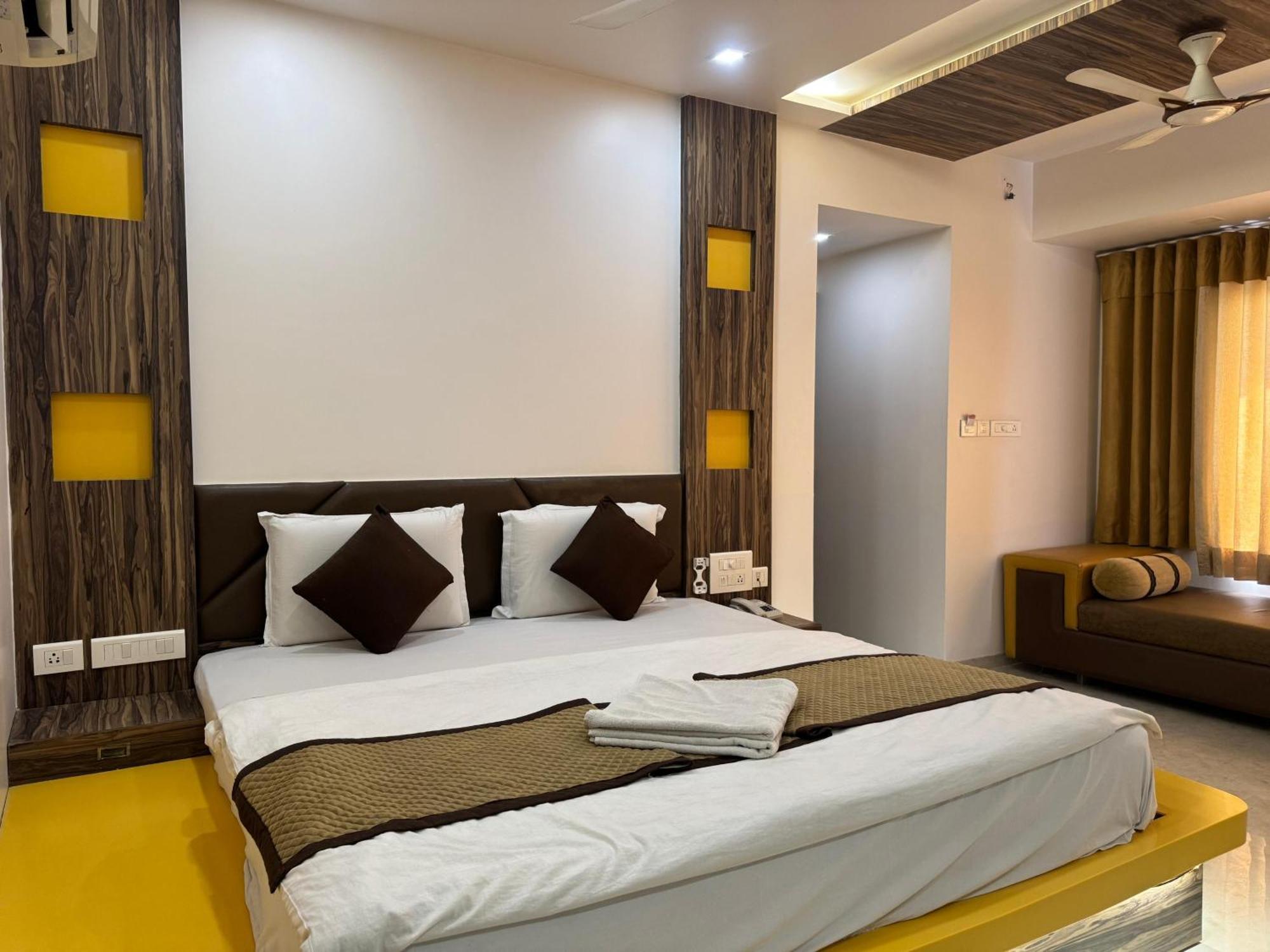 Hotel Kabir Ahmedabad Exteriör bild