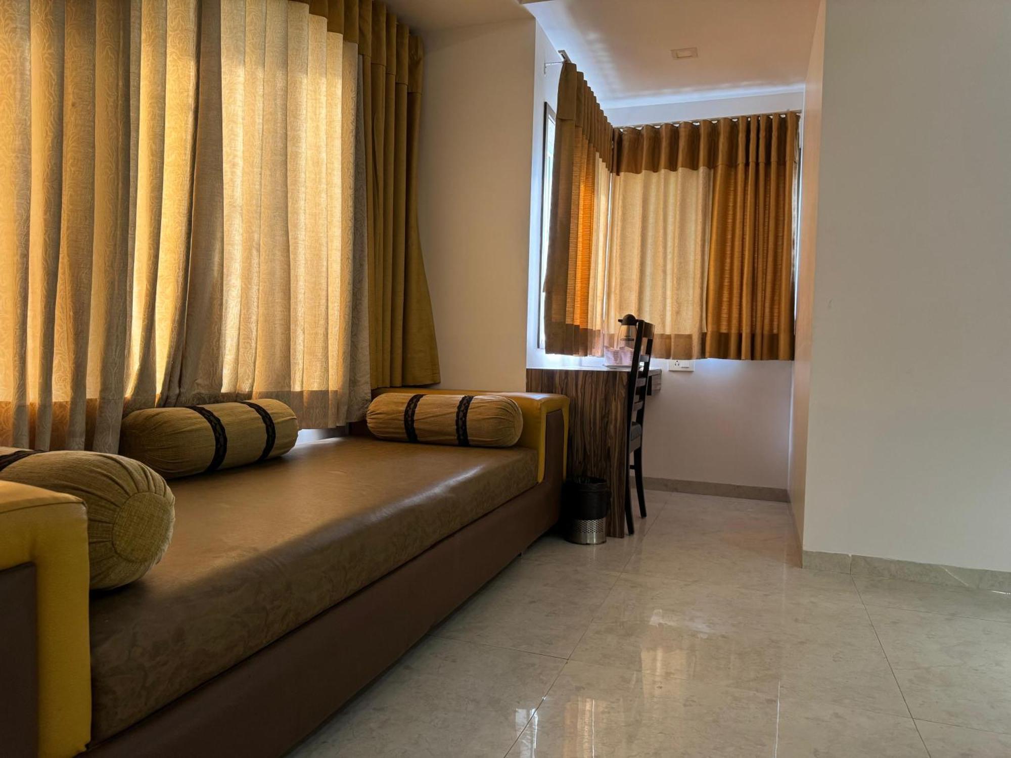 Hotel Kabir Ahmedabad Exteriör bild