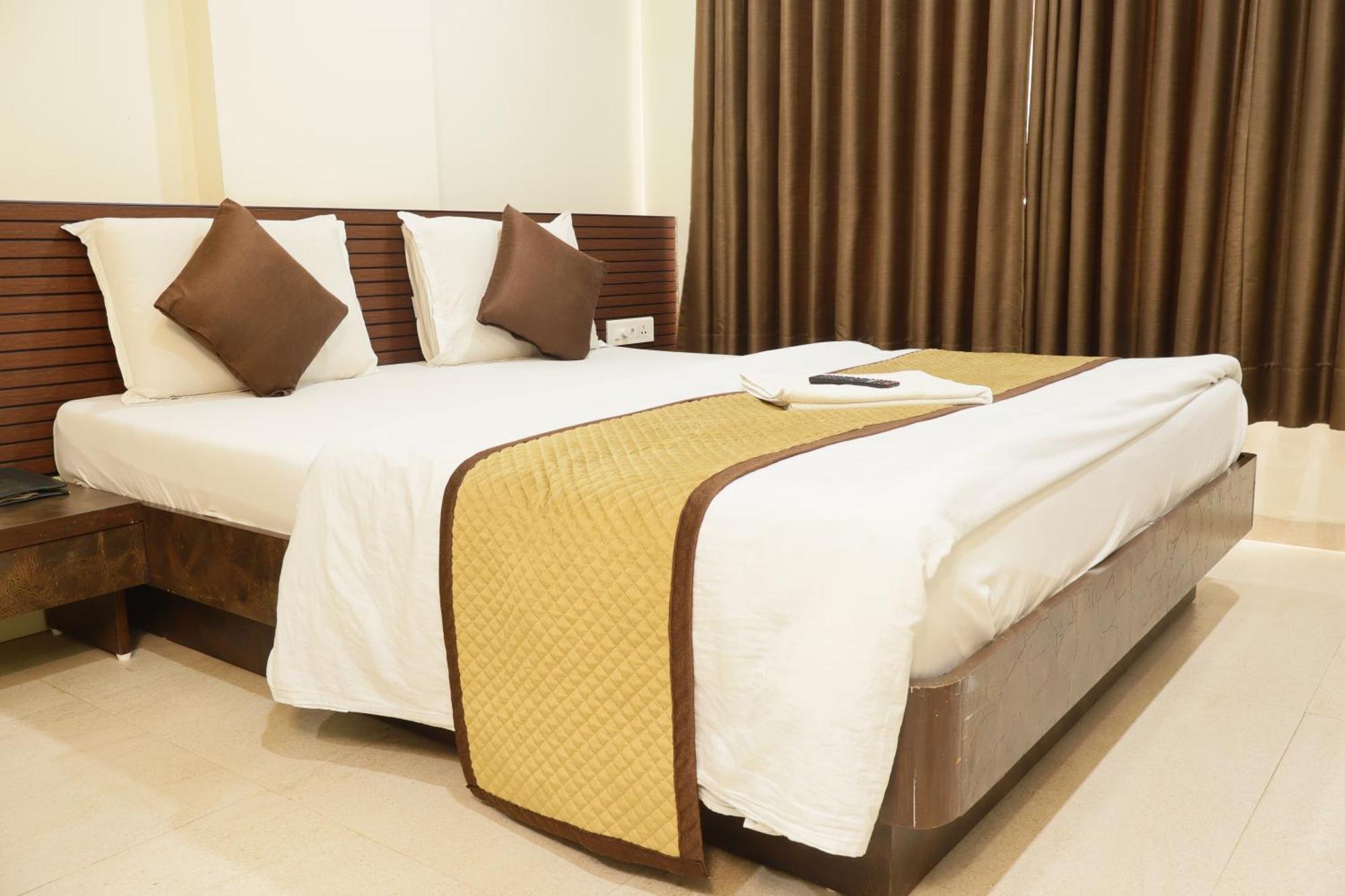 Hotel Kabir Ahmedabad Exteriör bild