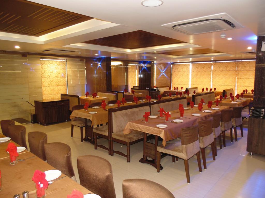 Hotel Kabir Ahmedabad Exteriör bild